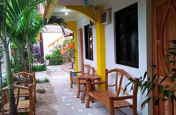 Guanna S Place Hotel 2*