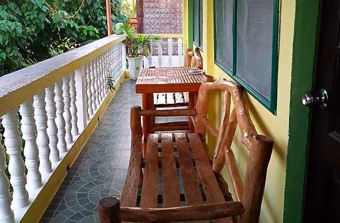 Guanna S Place Hotel 2*